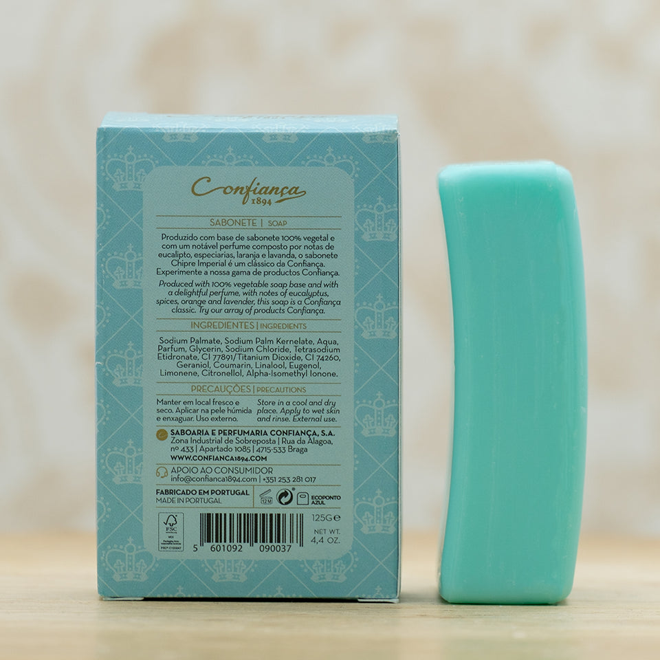 Sabonete de base vegetal enriquecido com a sua fragrância característica. Um clássico da Confiança.