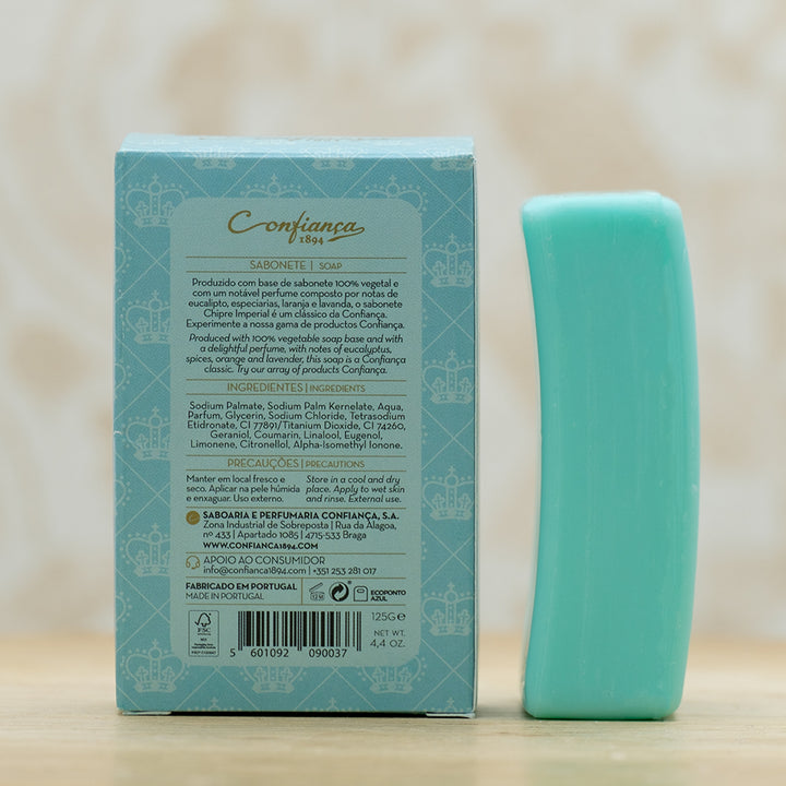 Sabonete de base vegetal enriquecido com a sua fragrância característica. Um clássico da Confiança.