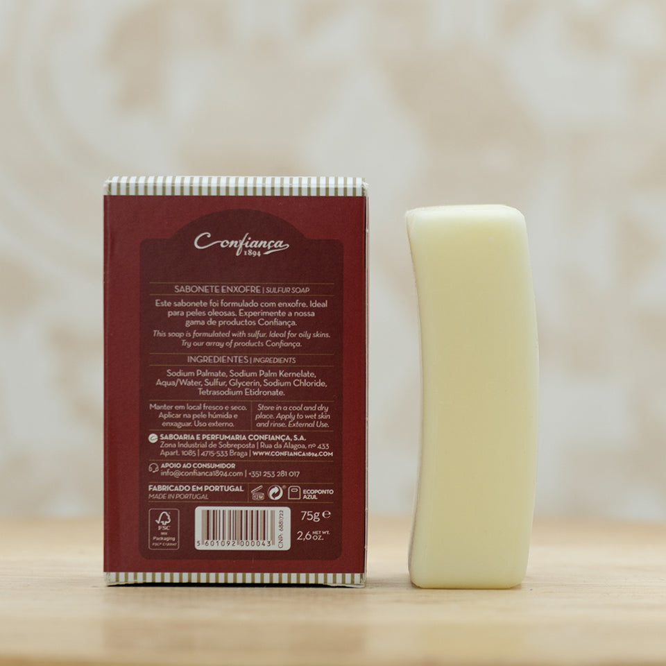 Sabonete de base vegetal enriquecido com enxofre.
